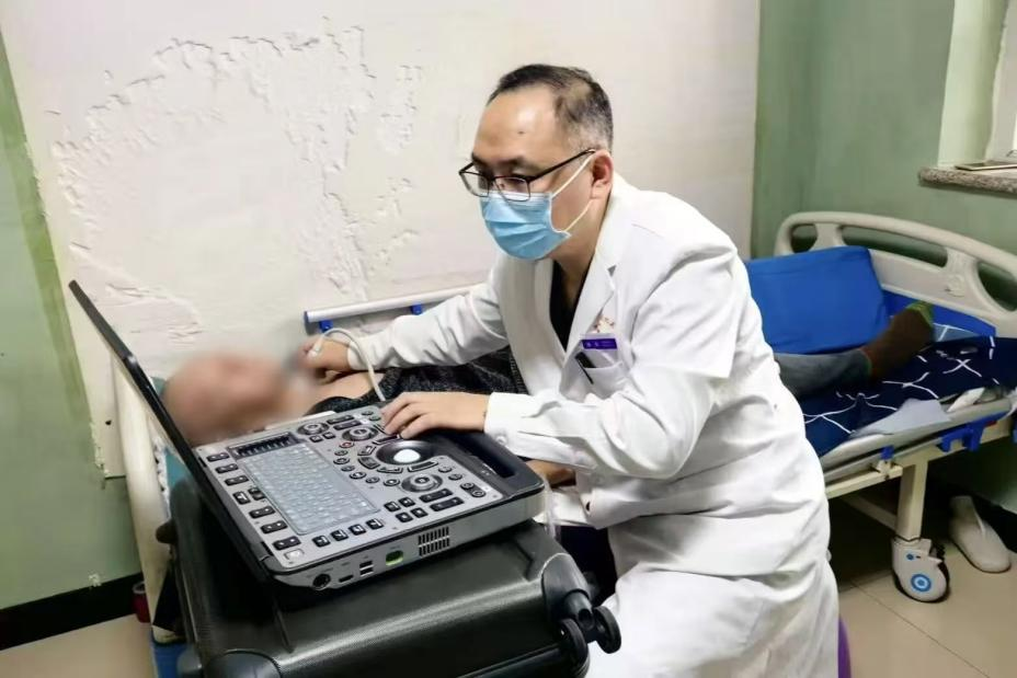 包含原空军总医院代诊挂号服务老人体检全程引导，安稳完成检查的词条